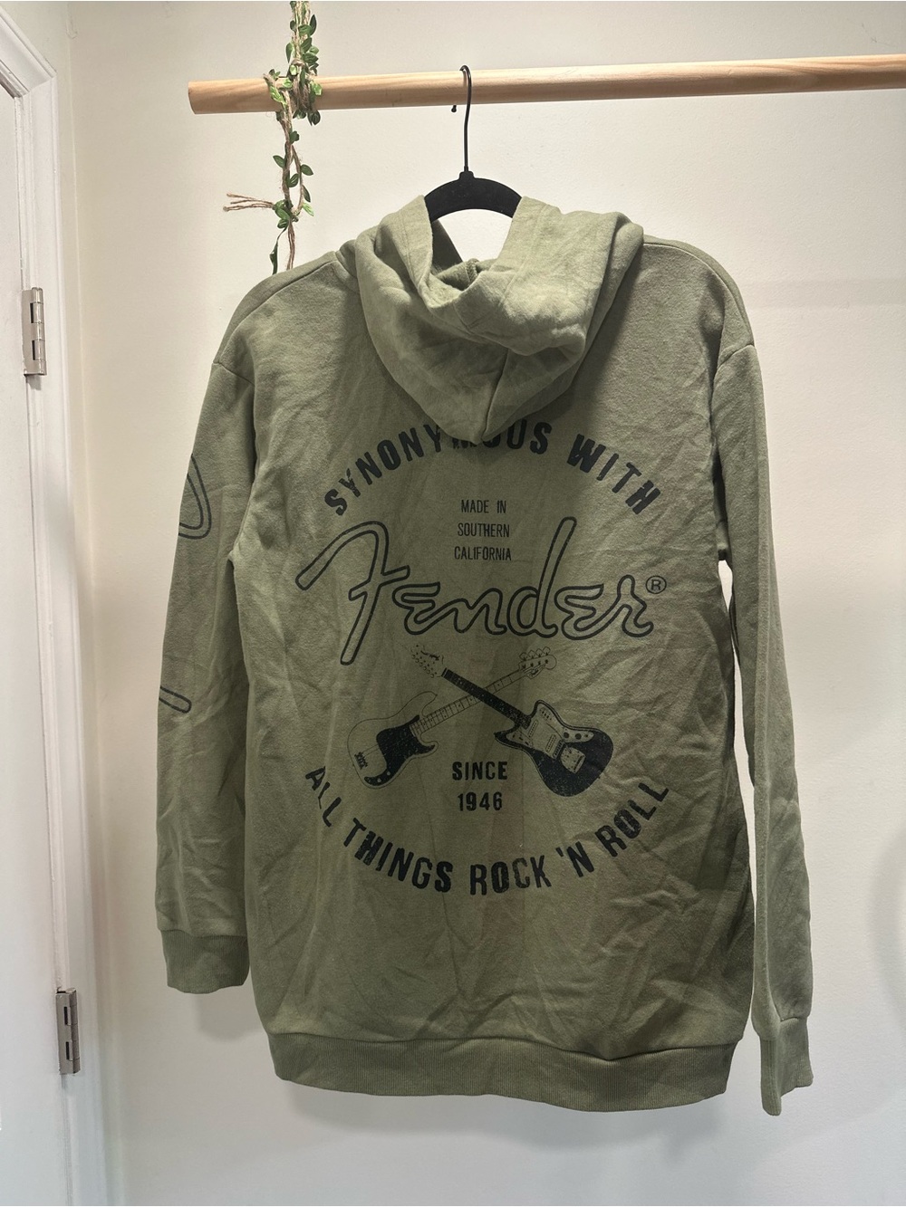 Boys XXL 16/18 | Olive Green Fender Guitar Hoodie